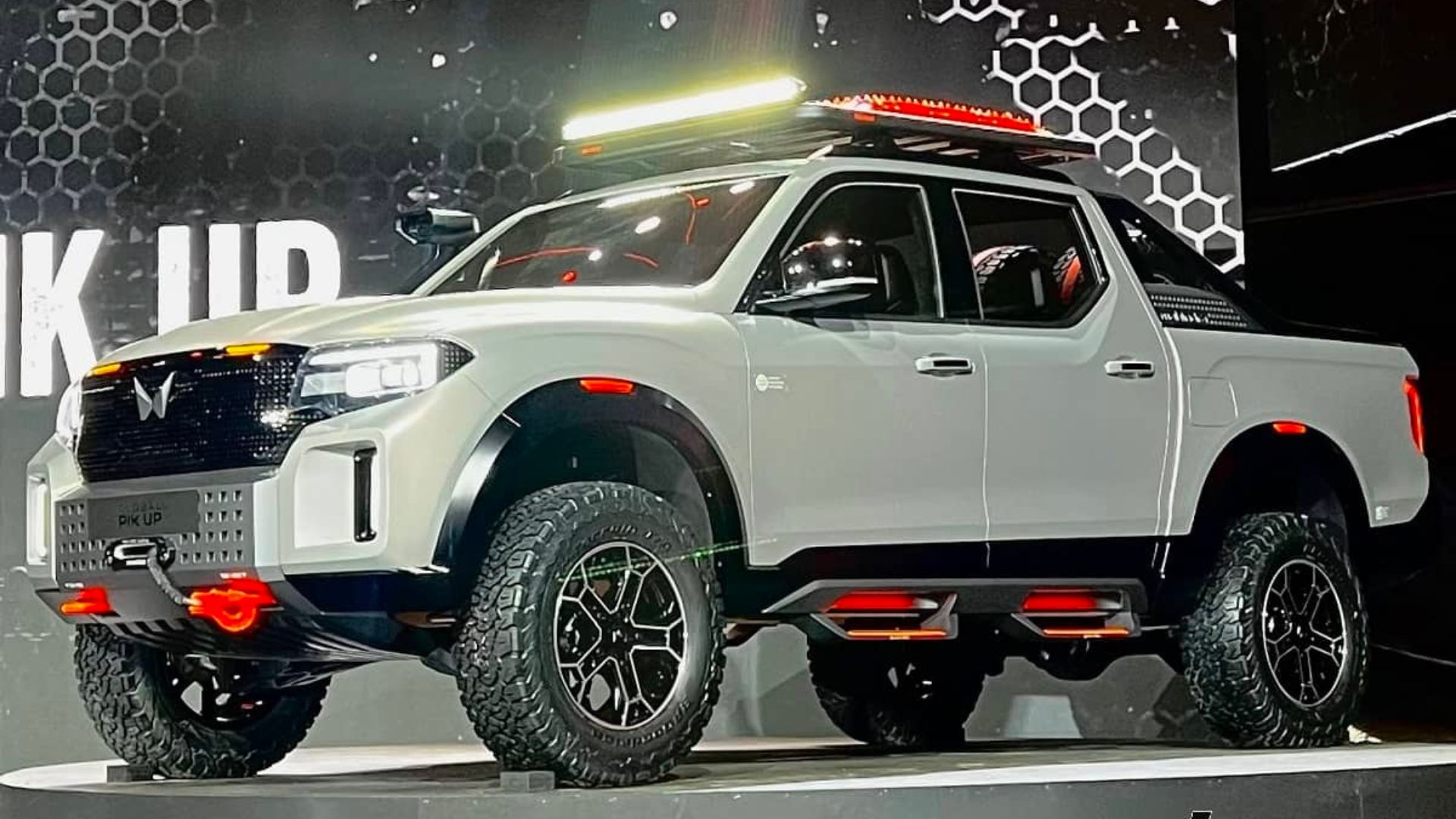 Discover the All New Mahindra Global Pik Up A Blend of Power and Style