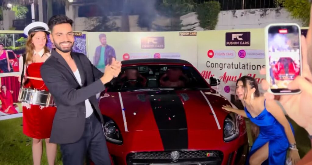 Aayush Yadav New Car: फेमस Youtuber आयुष यादव ने ली नई सुपर स्पोर्ट कार, कीमत जानकर चौंक जाएंगे आप 