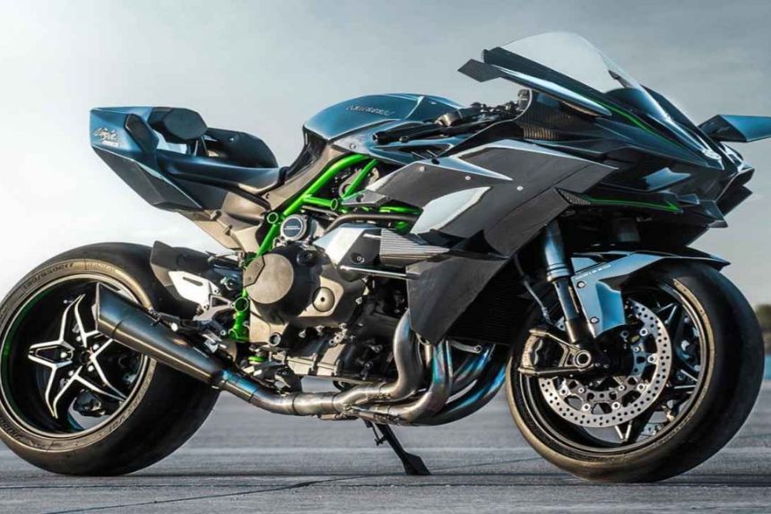Kawasaki Ninja: दो Fortuner आ जाएगी इसकी 1 बाइक की कीमत पर, इसकी फीचर्स और कीमत हैरान कर देगी आपको 