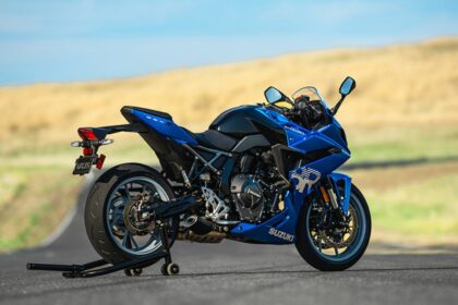 SUZUKI GSX-8R