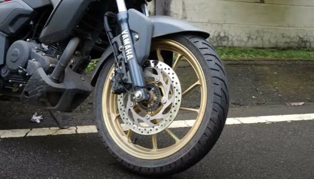 Yamaha FZS Fi V4 Review