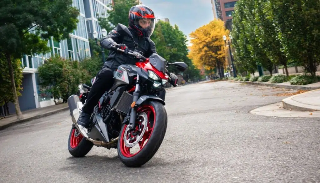 KAWASAKI Z500 RIDE VIEW