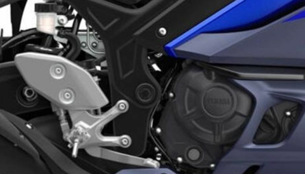Yamaha YZF R3 Details Engine
