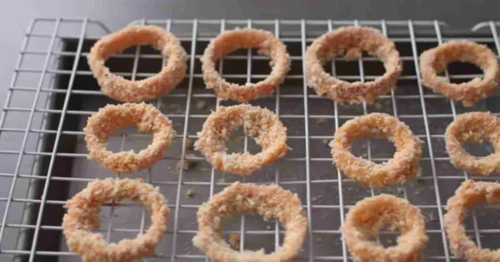 Crispy Onion Rings Recipe in Hindi: नास्ते को बनाये इस रेसिपी के साथ और भी ज्यादा स्वादिष्ट