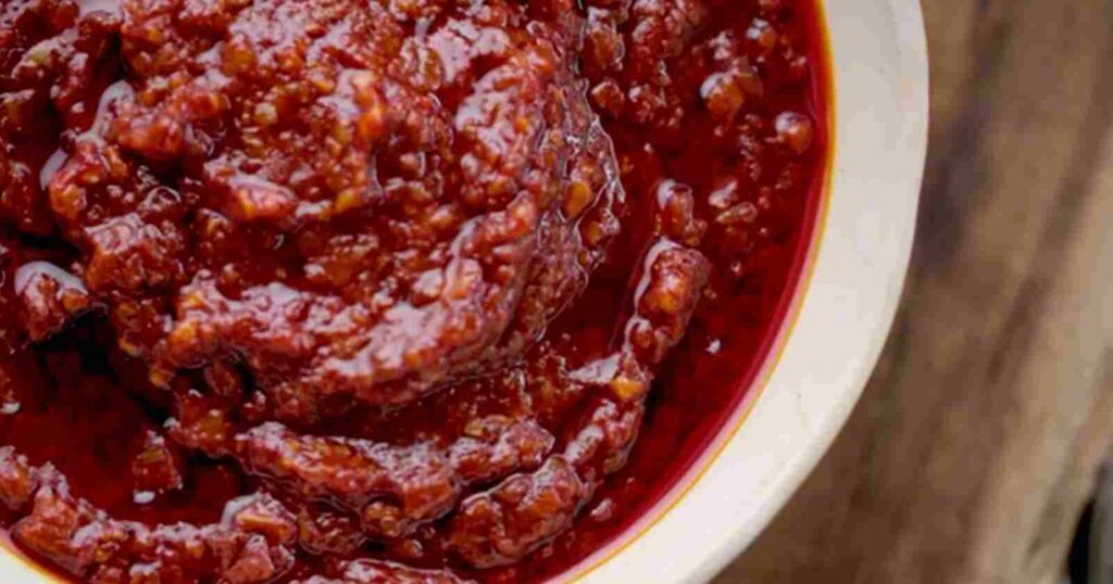 Momos Chutney Recipe in Hindi: Make spicy red chutney for momos in this way
