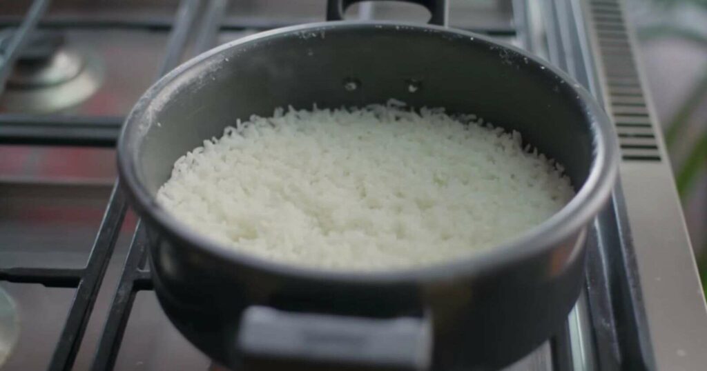 Curd Rice Recipe in Hindi: लंच में बनाये स्वादिष्ट तड़के वाला दही चावल