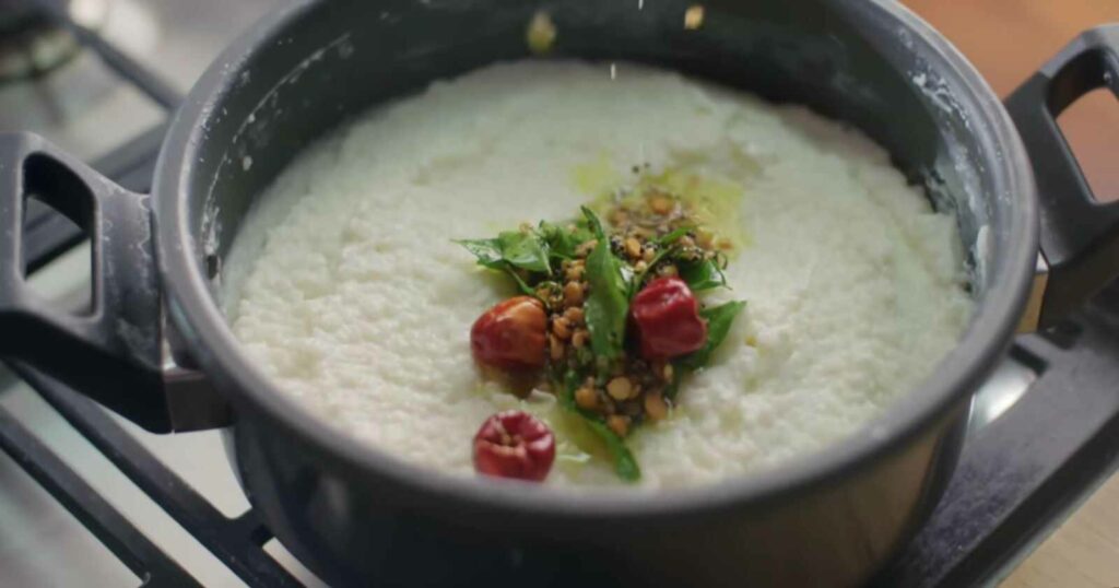 Curd Rice Recipe in Hindi: लंच में बनाये स्वादिष्ट तड़के वाला दही चावल