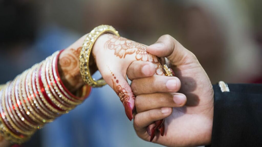 Maharashtra Inter-Caste Marriage Scheme 2024: इन शादीशुदा जोड़ों को सरकार दे रही है 2.50 लाख रुपये, पढ़ें कैसे उठाएं योजना का लाभ