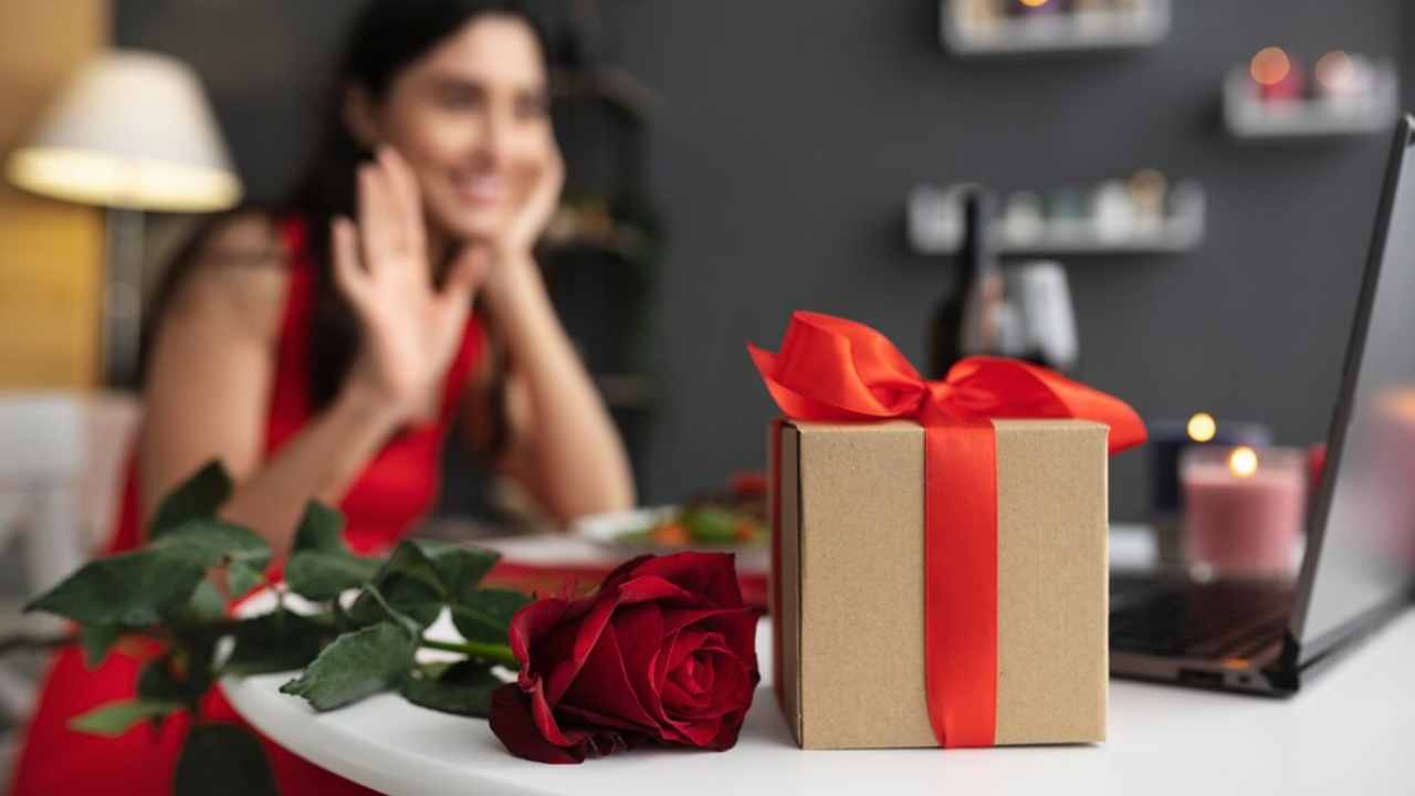 Valentine Day Gift Under 100