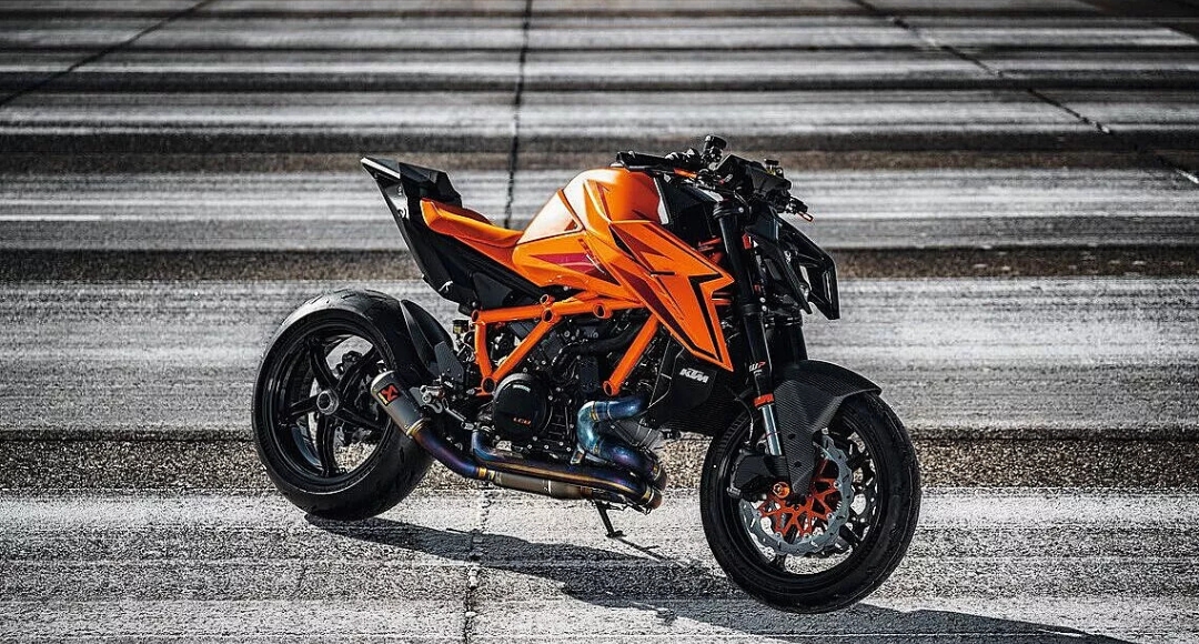 KTM 1390 Super Duke R सबसे पावरफुल सुपरबाइक, दमदार इंजन और शानदार लुक के साथ!