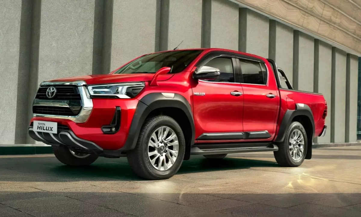 Toyota Hilux शानदार अपडेट्स और दमदार कीमत के साथ फिर मचाएगी धमाल