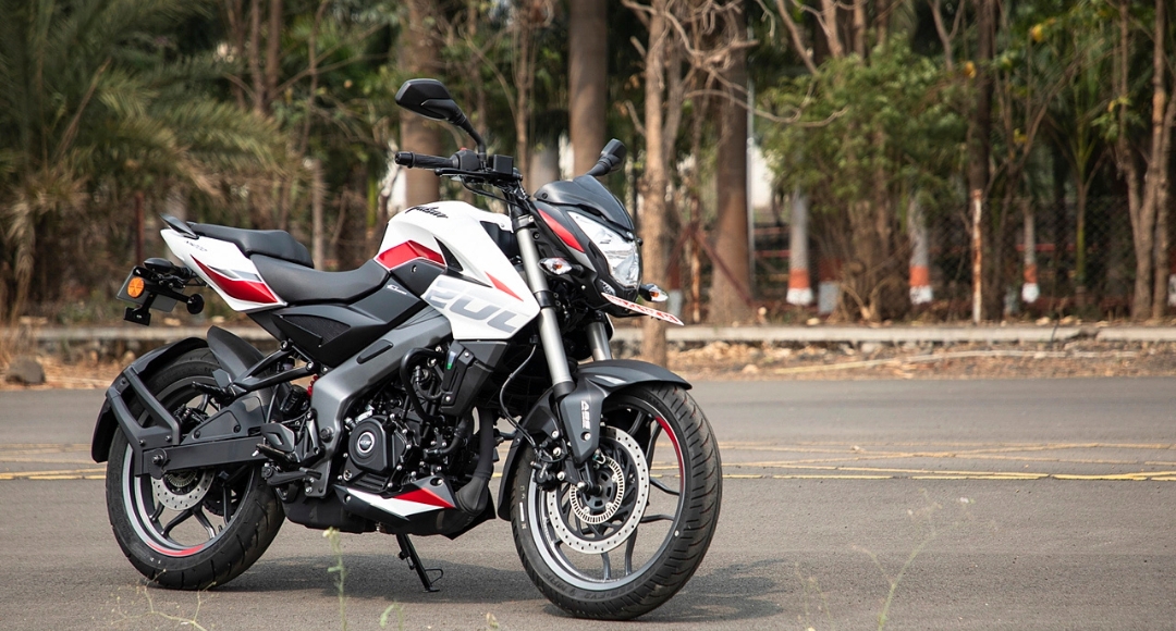 Bajaj Pulsar NS 200 पावर परफॉर्मेंस और स्टाइल का जबरदस्त कॉम्बिनेशन