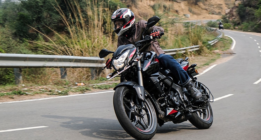 Bajaj Pulsar NS400 पावर और स्टाइल का नया आयाम