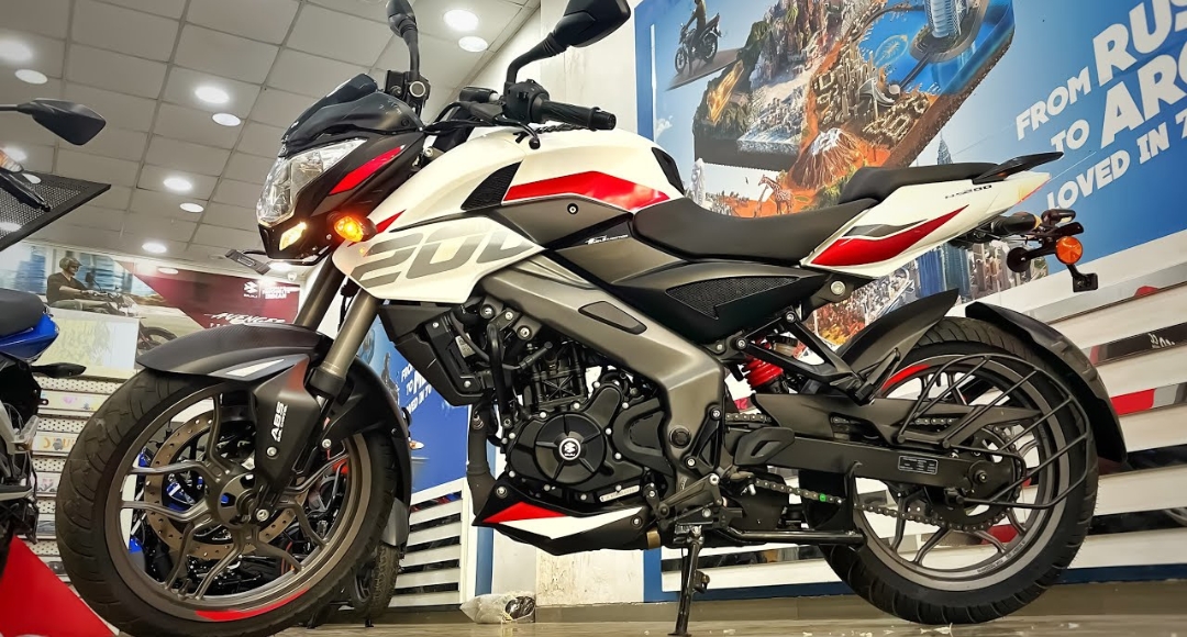 Bajaj Pulsar NS200 199cc की धाकड़ इंजन के साथ परफॉर्मेंस में नंबर वन, जानिए कीमत और फीचर्स